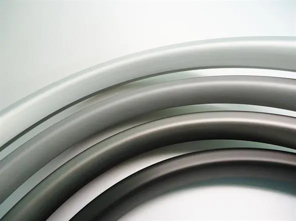 Eloxierte Aluminiumprofile in abgestuften Farbtönen
